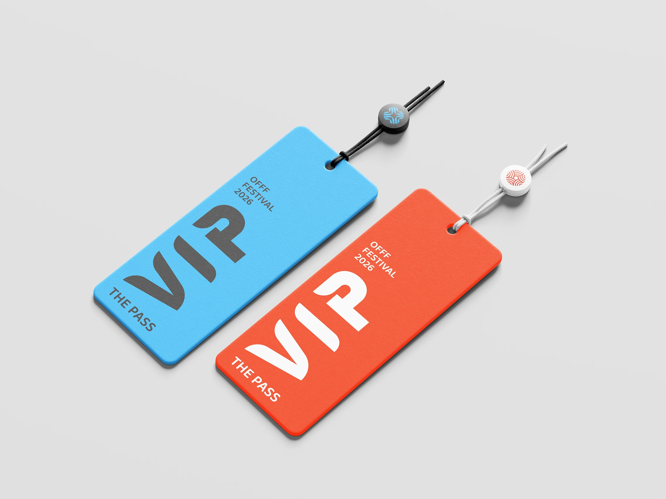 Deux pass VIP OFFF Festival 2026, bleu et orange, avec typographie bold et design minimaliste.