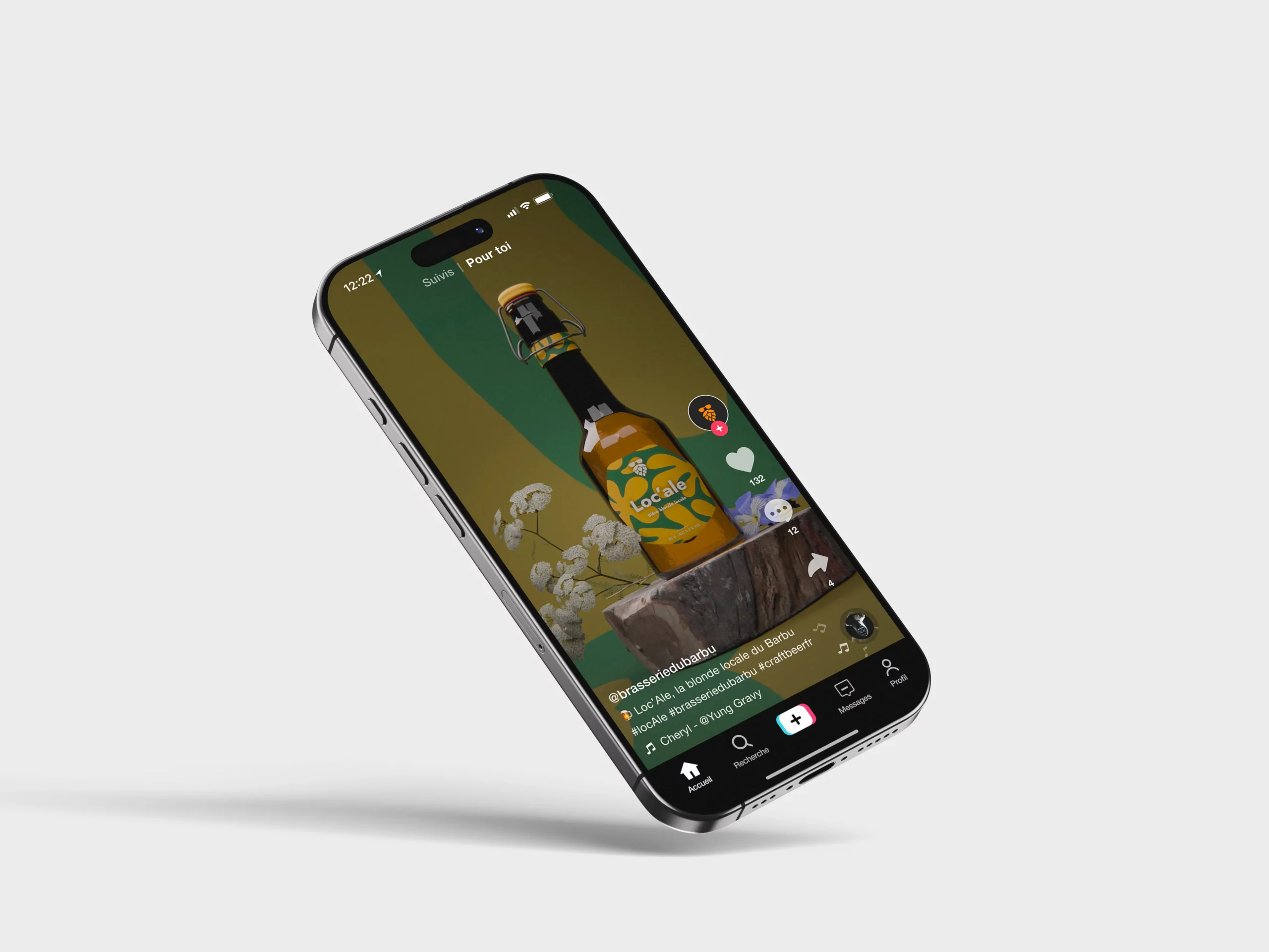 Smartphone affichant une publication TikTok mettant en avant la bière artisanale Loc’ale de la Brasserie du Barbu