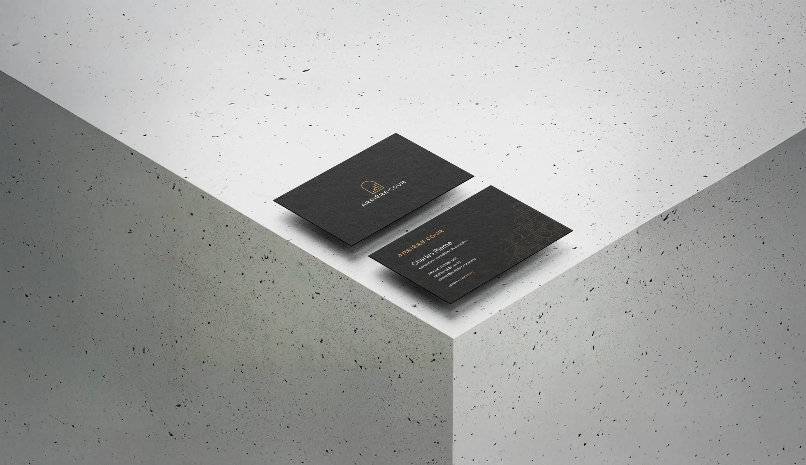 photo d'une carte de visite d'Arrière-Cour