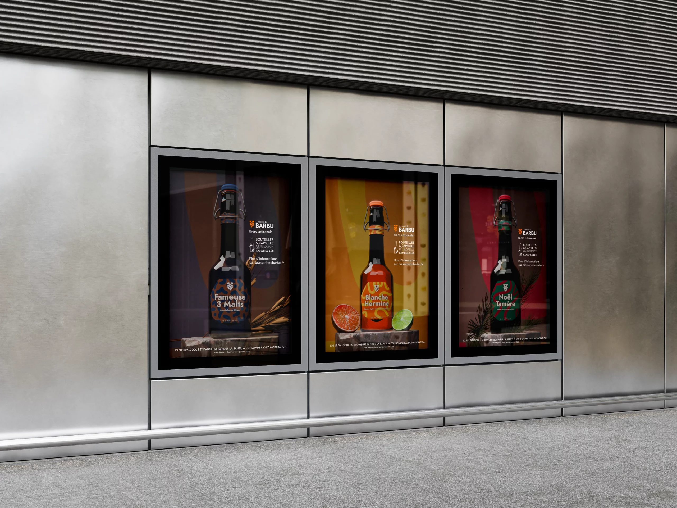 image montrant 3 affiches publicitaires de bière